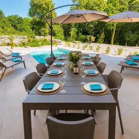 Olive Court Kras