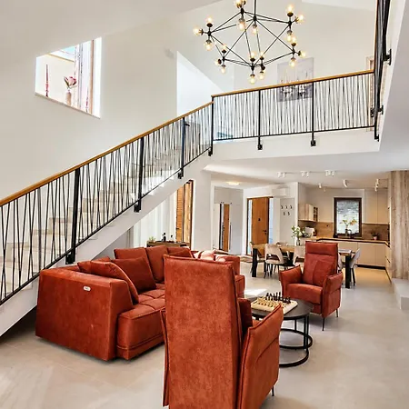 Olive Court Kras