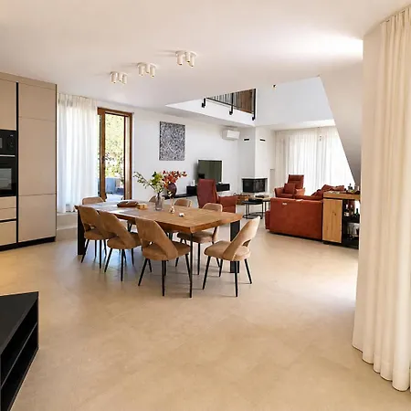 Olive Court * Kras